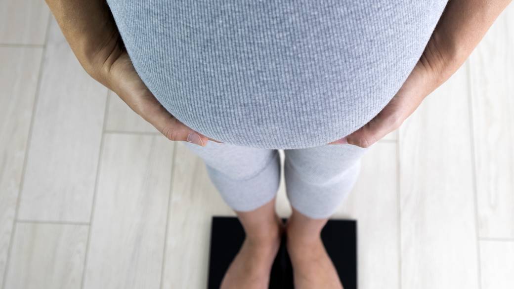 Click to play video: 'Maternal obesity linked to increased risk of miscarriage, study finds'